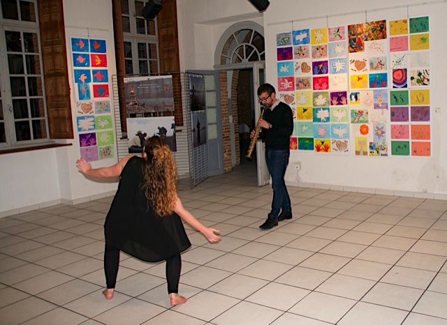 Magnifique performance d'improvisation Musique-Danse avec Pierre Saunières et Bruna Alranq du conservatoire de Musique et danse de Montauban.