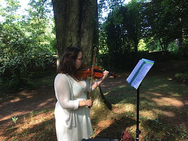 Accompagné par la violoncelliste Clara Hary ! Bravo et merci à elle !