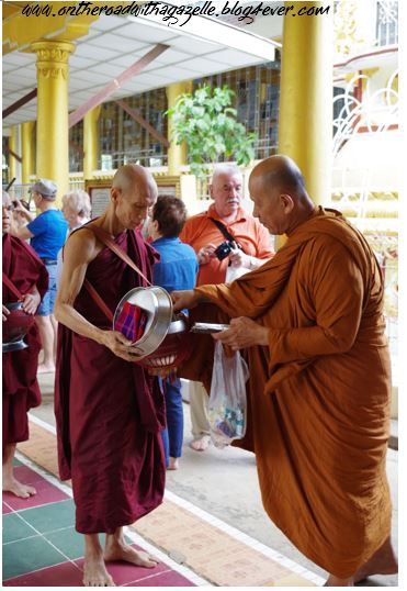 Kyaly Khat Wai Monastery - Bago - Repas des moines
