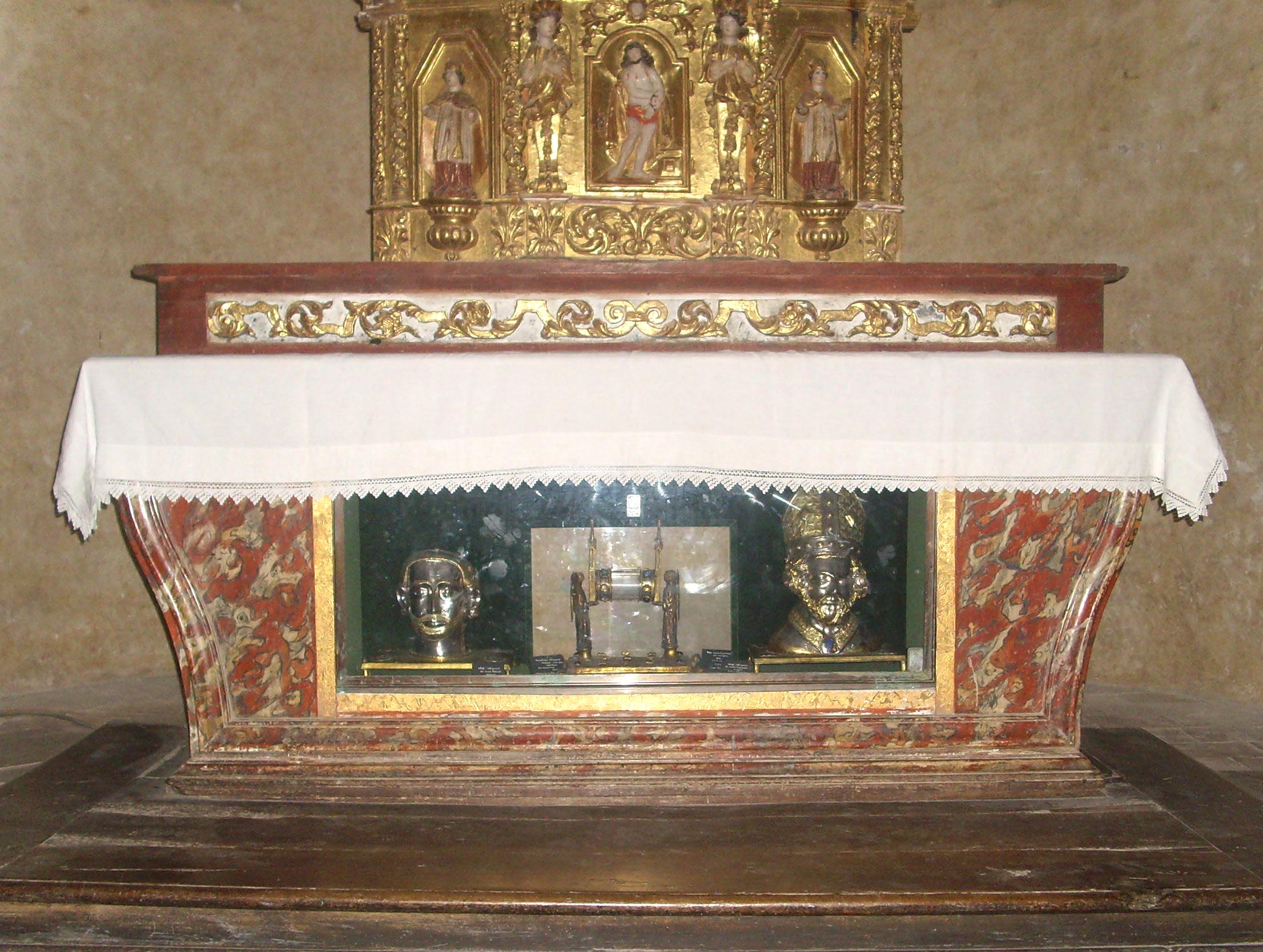 mainaltar.JPG