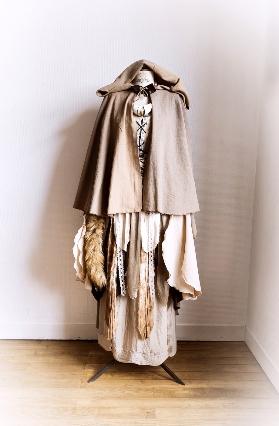 Robe T 38
Jupe et sur jupe T M