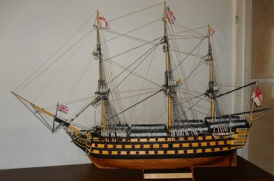 MAQUETTE DE BATEAU EN BOIS HMS VICTORY