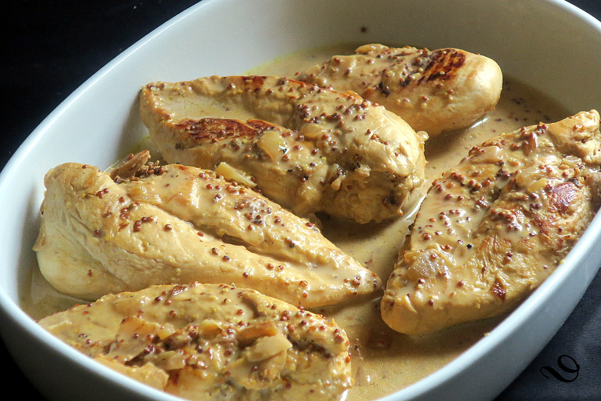 Poulet sauce moutarde à l'ancienne du pain sur la planche.....ou nourrir sa tribu Poulet sauce moutarde à l'ancienne du pain sur la planche.....ou nourrir sa tribu