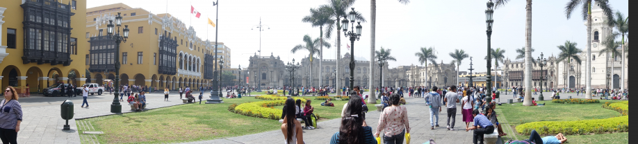 La Plaza de Armas à Lima. La plus belle place de la ville avec ses monuments à l'architecture très inspirée de la colonisation espagnole.
