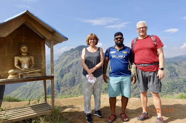 avec Sandalu notre guide, (et Bouddha), sans qui rien n'aurait été possible au Sri Lanka