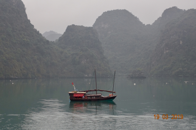 Baie d'Halong au petit matin