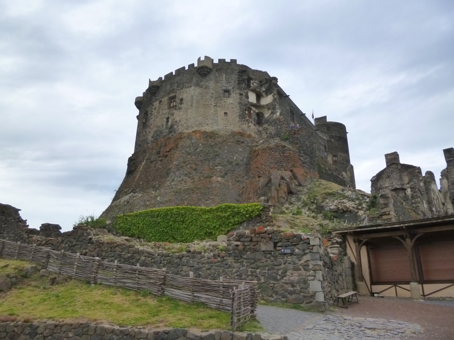 Le Château de Murol 1.JPG