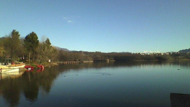 Le lac de Tirana, calme et reposante place à 20 minutes du centre ville.