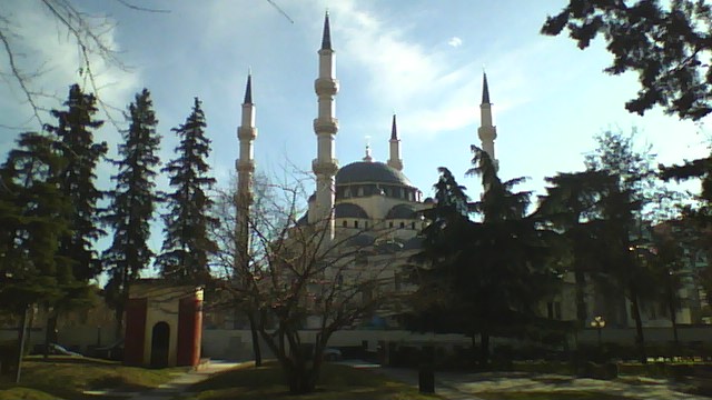 Certainement la plus belle mosquée de Tirana, et de toutes les mosquées vues depuis la Bosnie