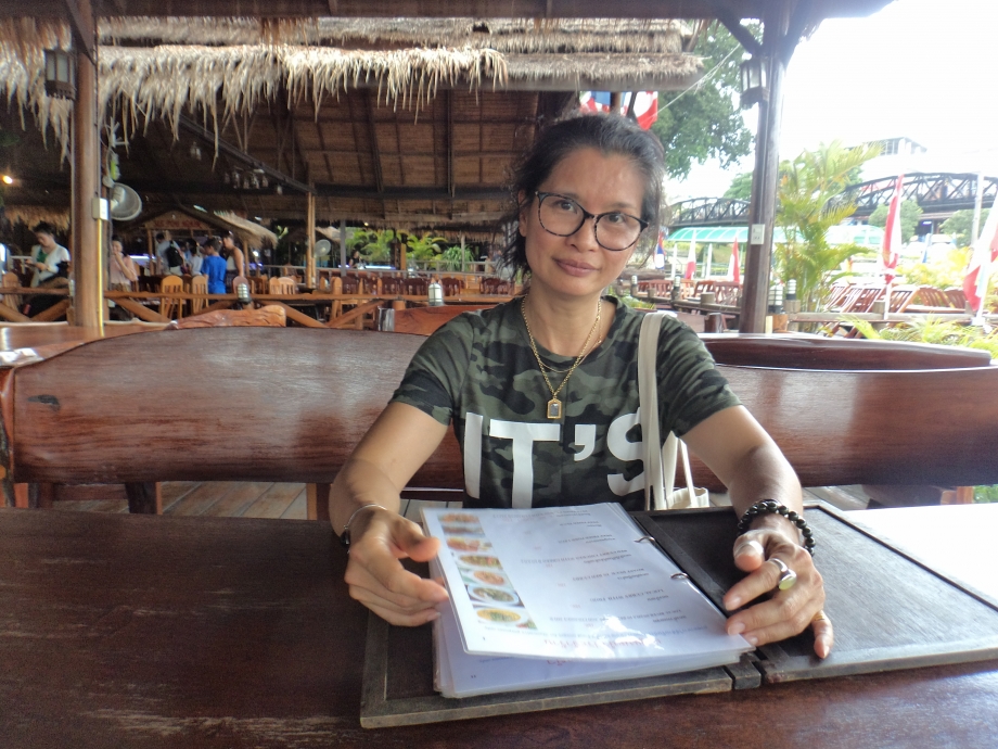 Sunanta LOSUWAN  44 ans
Thaïlandaise , spéléologue  au S3C Caniac du Causse
Traductrice  Née a Kanchanaburi, assure la liaison avec les contacts locaux, participe aux explorations.
