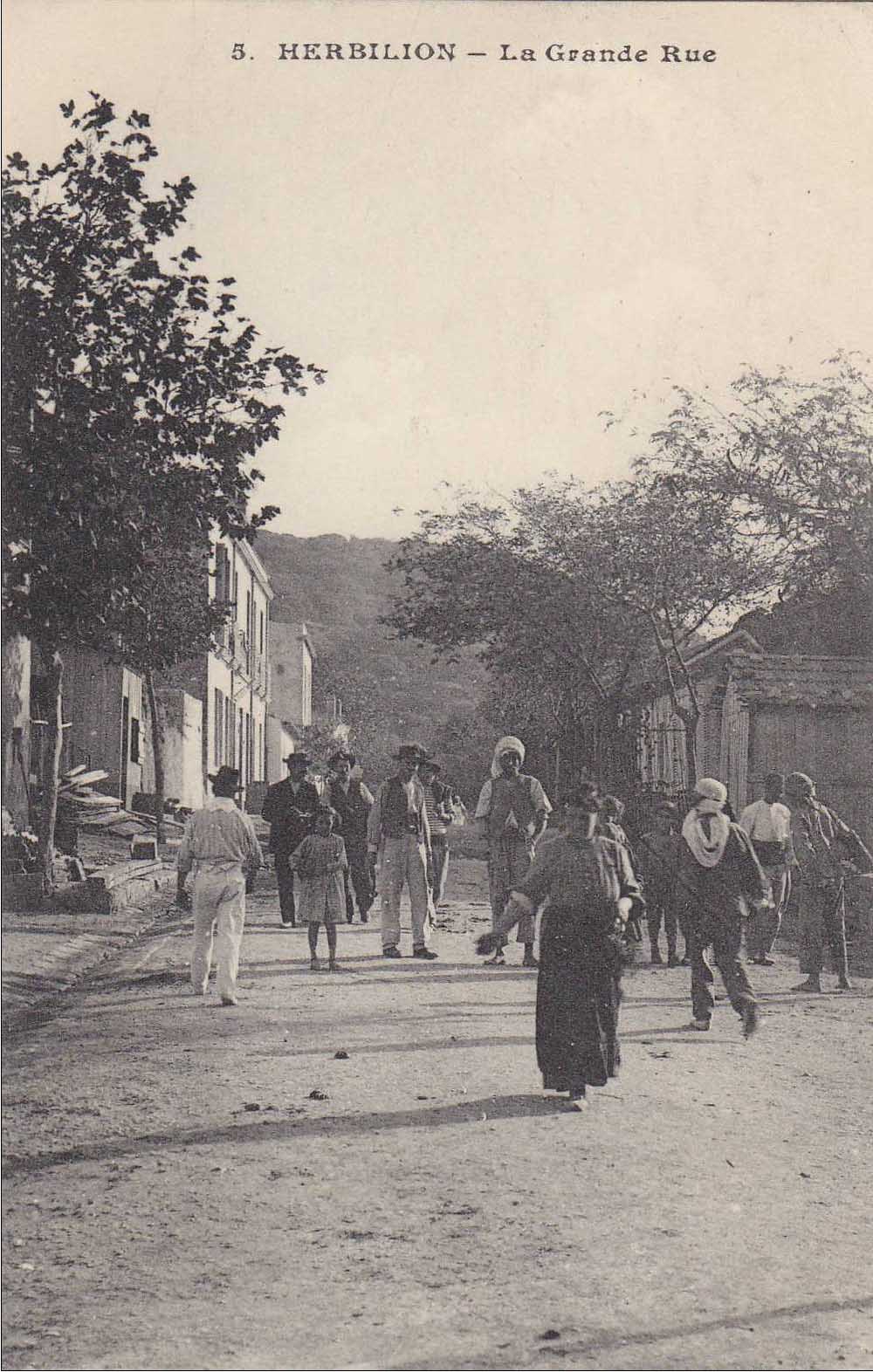 Herbillon , rue principale au centre du village (photo prise devant la poste )