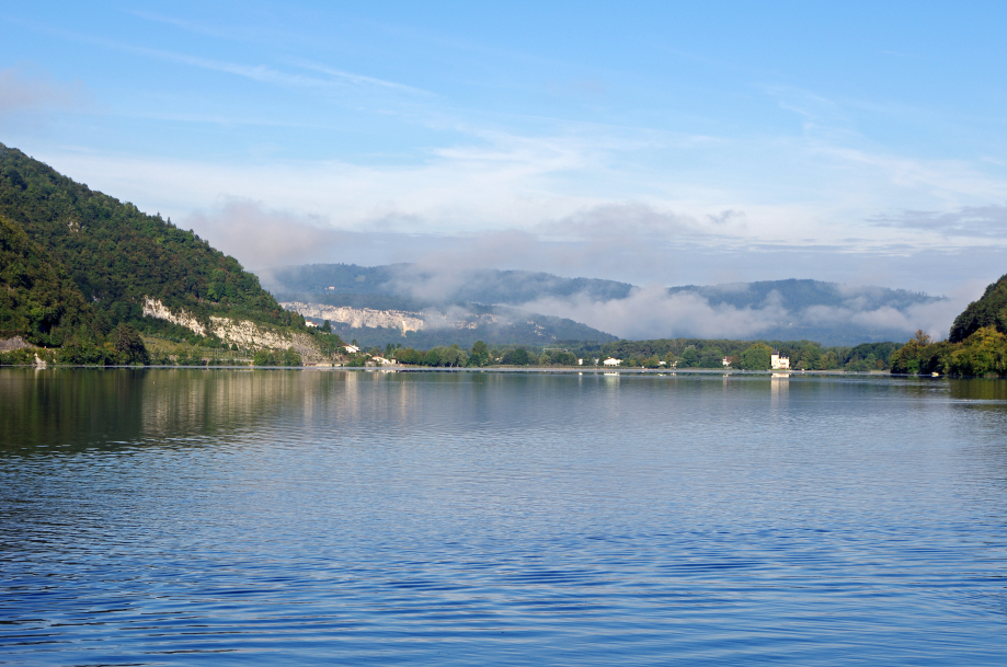 le lac Nantua, dans les Montagnes du Jura