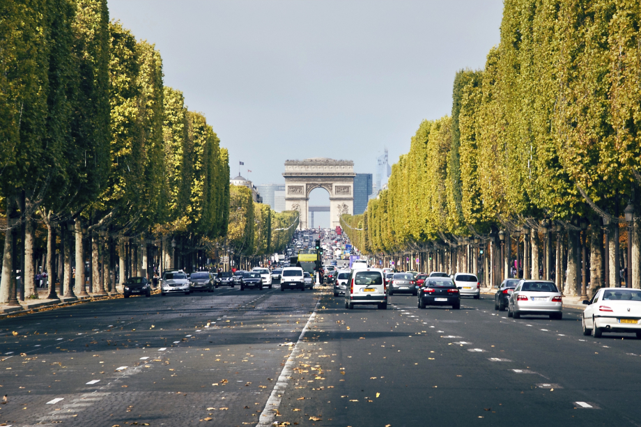 l’avenue des Champs-Élysées, Paris