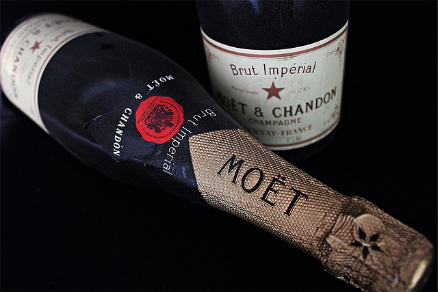 deux bouteilles de champagne Moët et Chandon