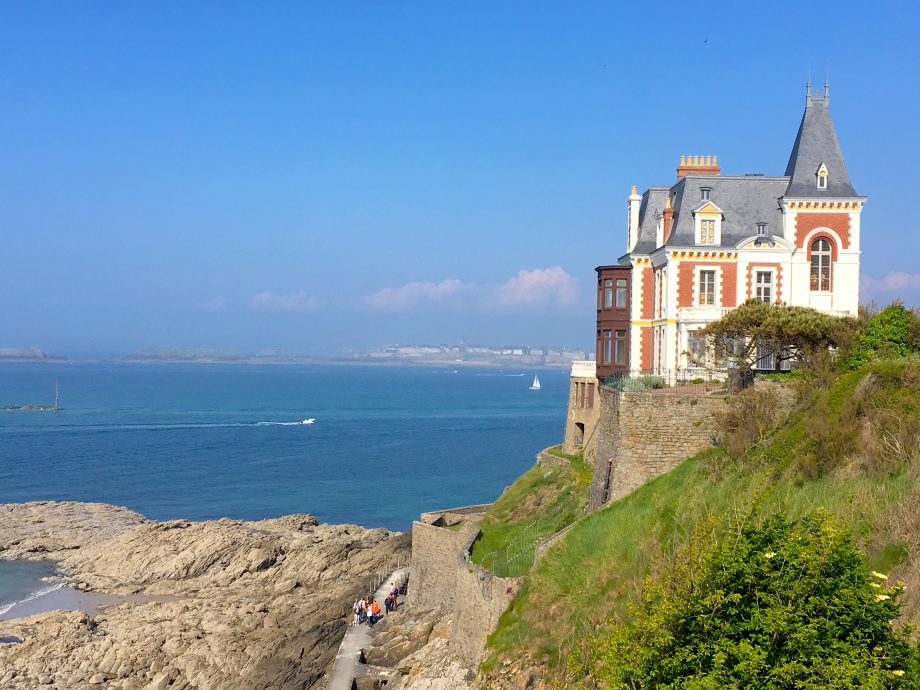 Dinard vous émerveillera avec ses magnifiques villas - Rencontres ...