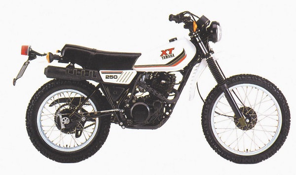 YAMAHA 250 XT 1980-1989
mono supercarré de 75 x 56,6 mm refroidi par air