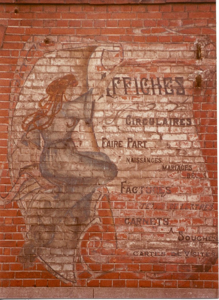 La Sirène (support publicitaire peint par un artiste local à la fin des années 1800 sur la façade de la maison) malheureusement effacé lors de la rénovation du bâtiment)