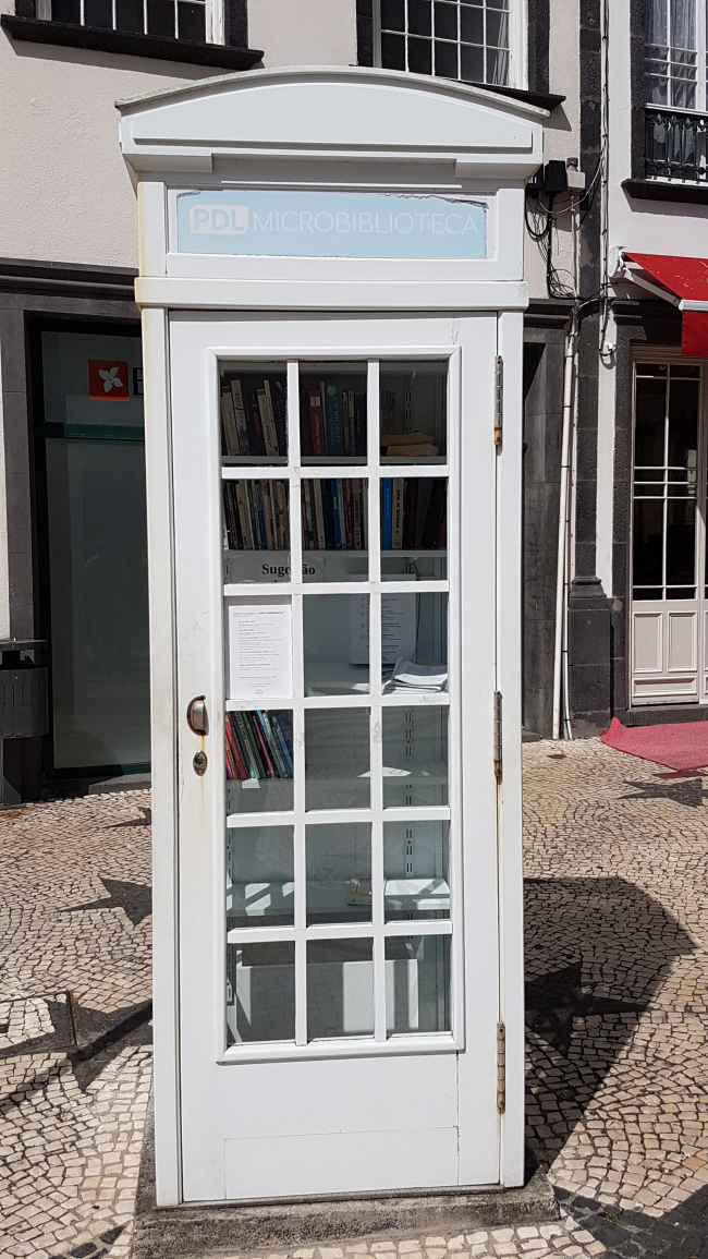 Bibliothèque publique et gratuite à Ponta Delgada, archipel des Açores