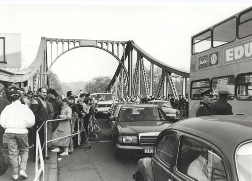 Glienicker Brücke 1989 Hans-Dieter Behrendt 1.jpg