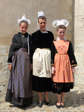 Costume de Saint Malo 19e 
Costume de Quimper des années 50 
Costume de Moëlan sur Mer