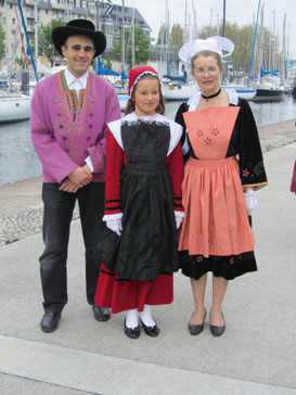 Costume de jeune homme de Plougastel Daoulas
Costume de fillette de Guérande
Costume de Moëlan sur Mer