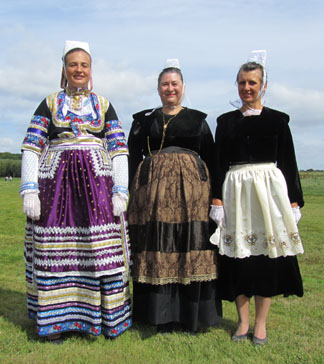 Evolution du costume de Quimper 1885 - 1910 - 1950