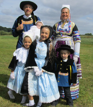 Costumes de Quimper
Costumes de fillettes de Chateaulin