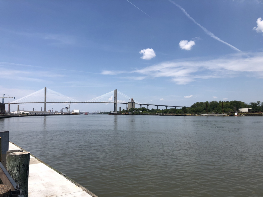 La vue sur le pont du River Front
