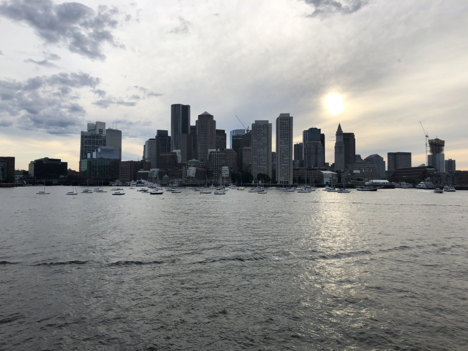 Au loin, la Skyline de Boston