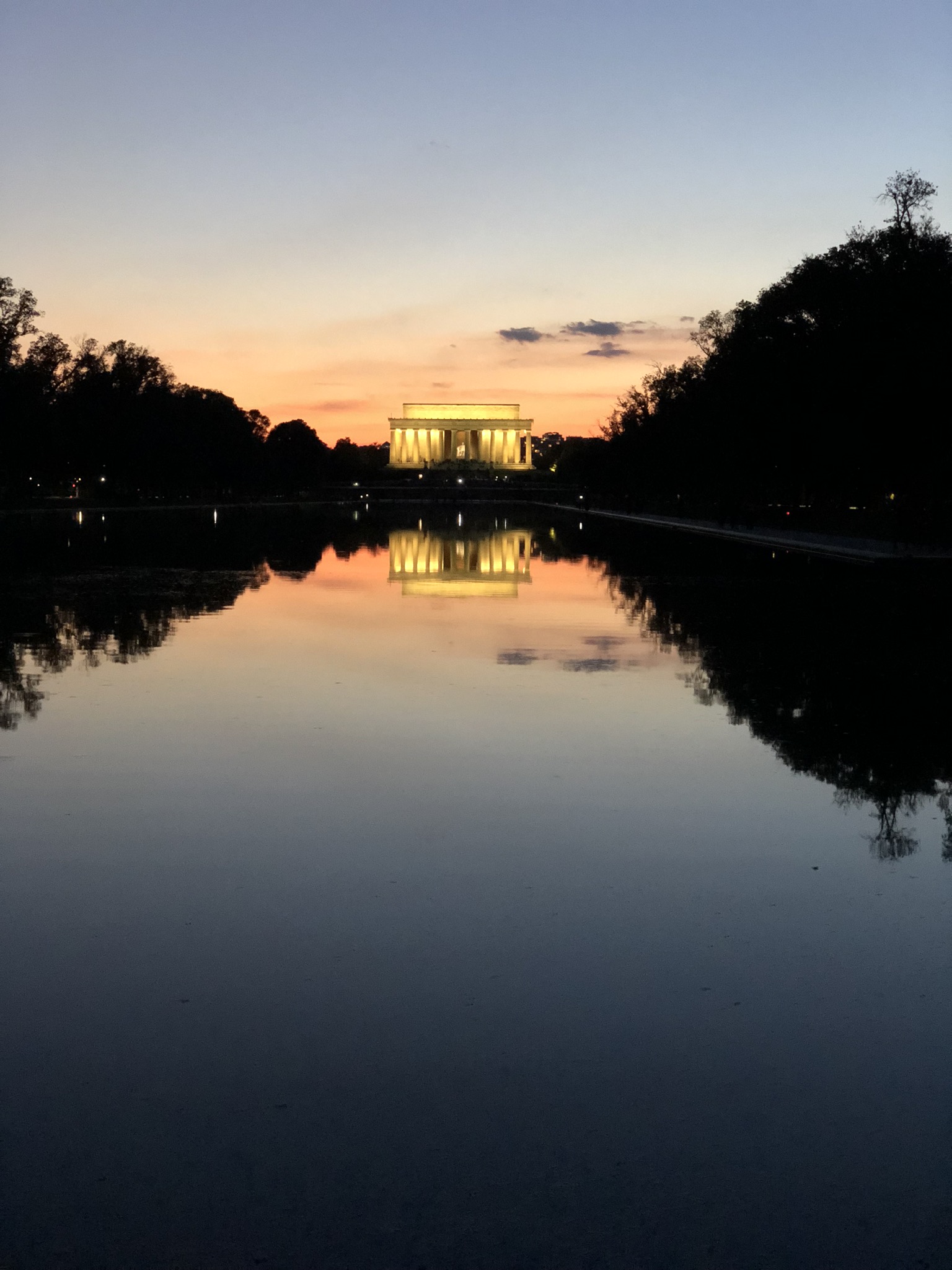 Vue du Mémorial Lincoln soleil couché, de loin