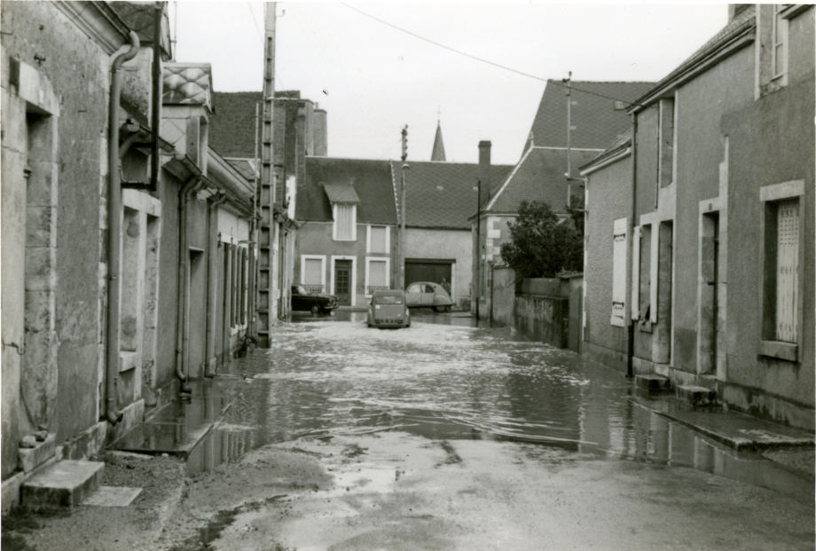 Id. 
Rue Jacques Cœur
© Denis DALLOUS