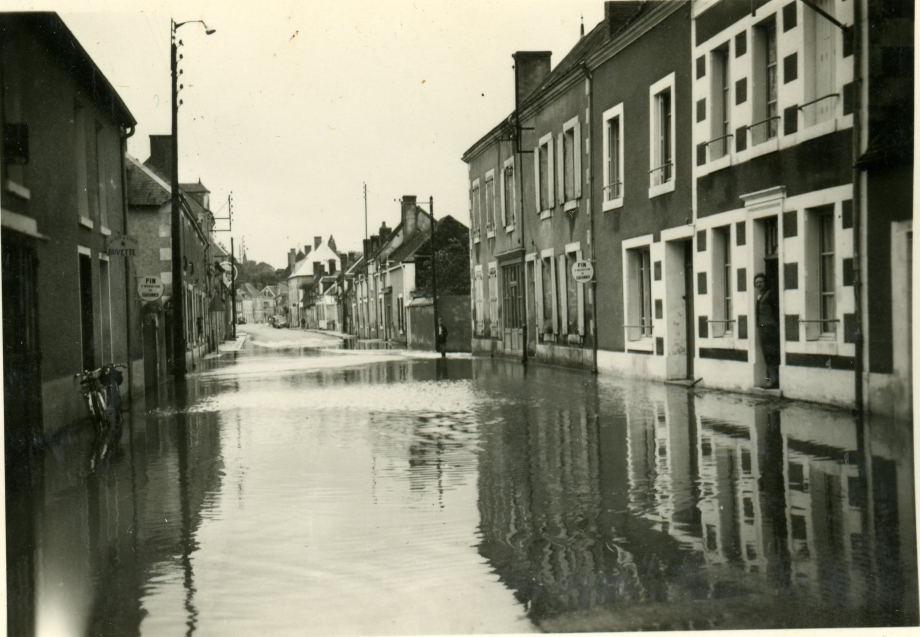 Crue du 16/07/1958
La rue Aristide Briand sous l'eau...
Coll. Claire BRETON