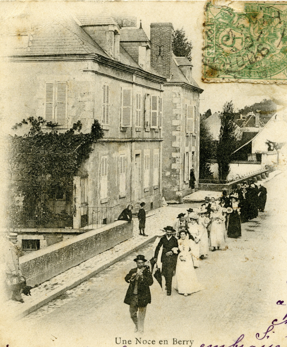 Alfred POMMIER menant le cortège des mariés - Lignières - Carte-Postale début XXe.