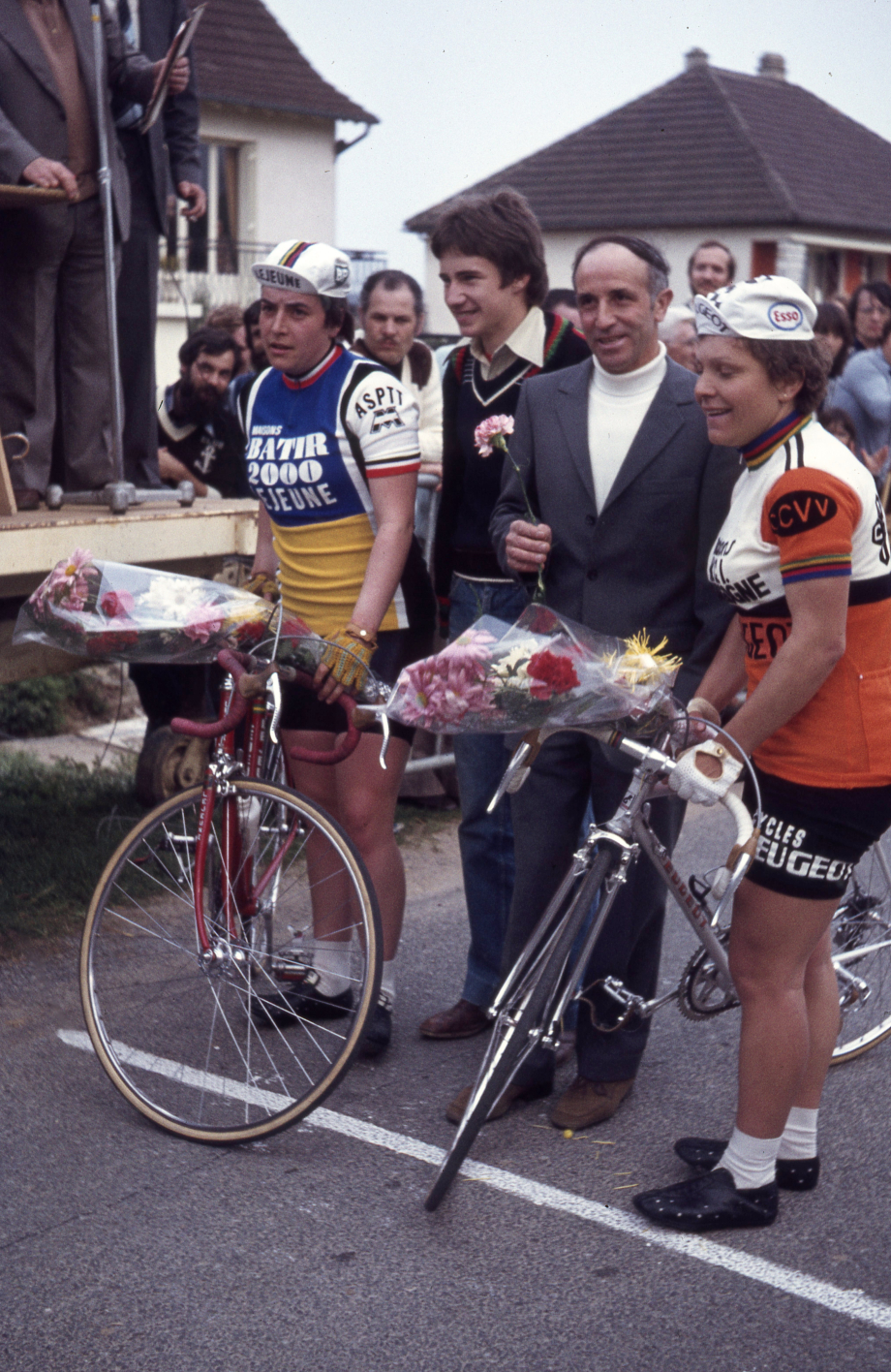 LE TOUR DE LA GARE...une épreuve spectaculaire !
De gauche à droite : Nicole VERZIER, Yves BONNEAU, Jacques SALOMON et Josiane BOST - 16/04/1979 
(© Bernard MARCHET)
