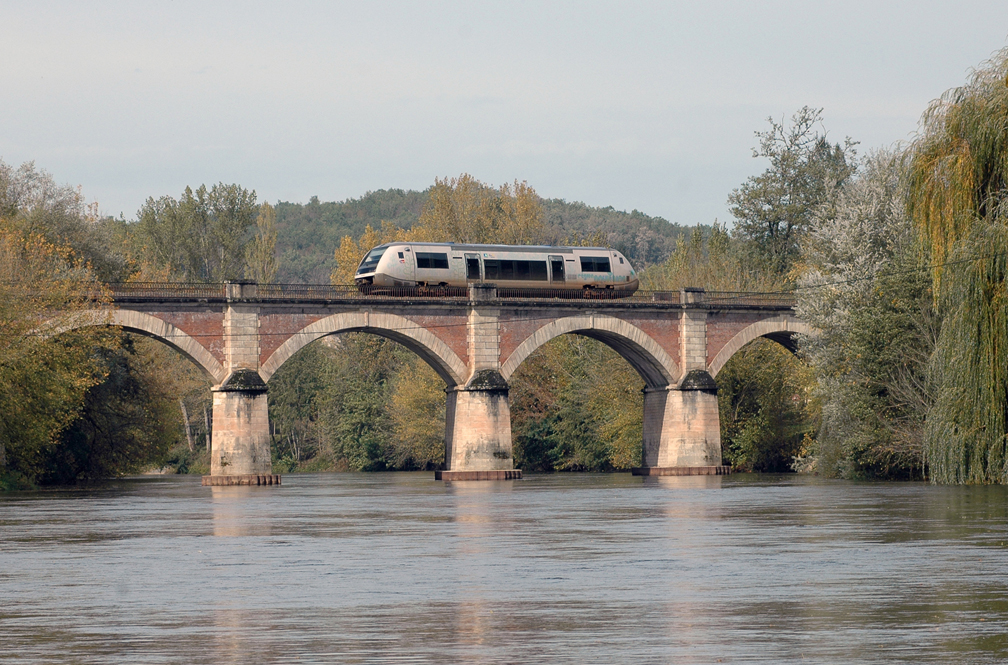 4. Pont SNCF des Eyzies.jpg