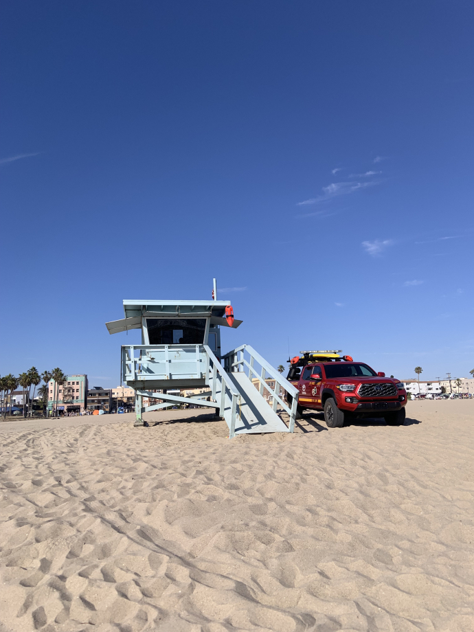 Pour finir notre journée en beauté, nous avons rendu visite aux sauveteurs américains sur la plage de Venice Beach