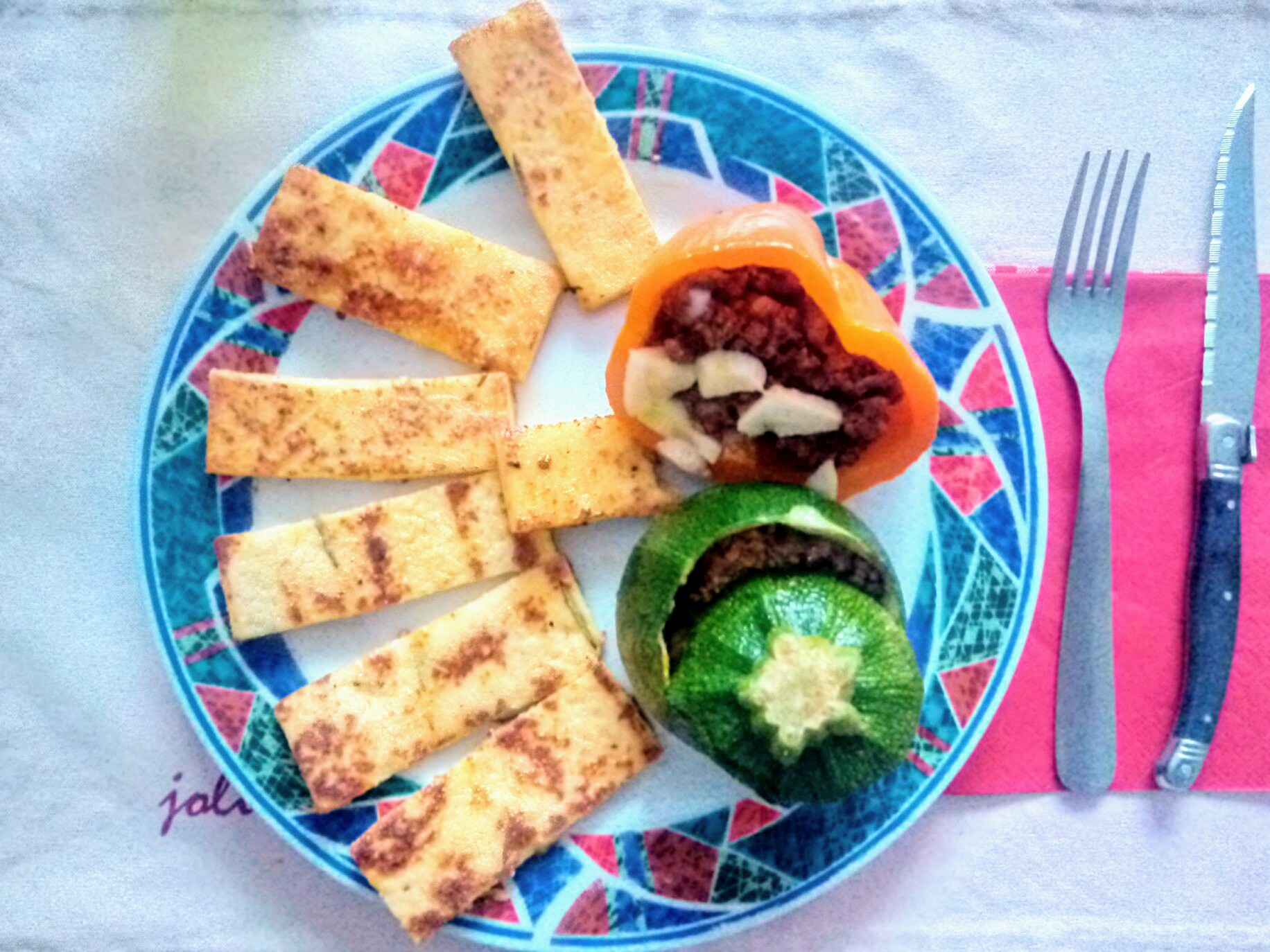 Chips de polenta au parmesan et romarin accompagnées de petits farcis