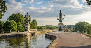Loisirs et Detente à Cour-Cheverny : Briare