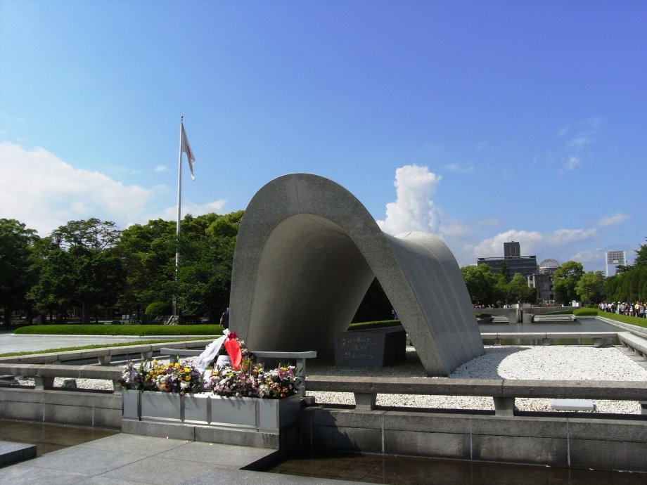 HiroshimaCenotaph_2008_01