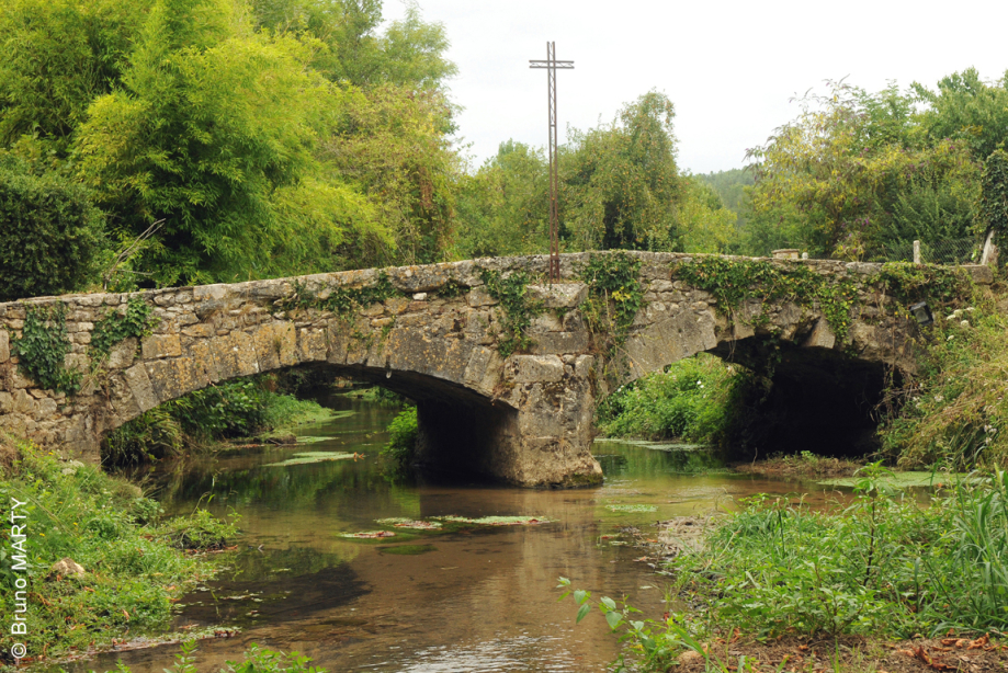 Pont des abbesses au dessus de la Nauze à Fongauffier