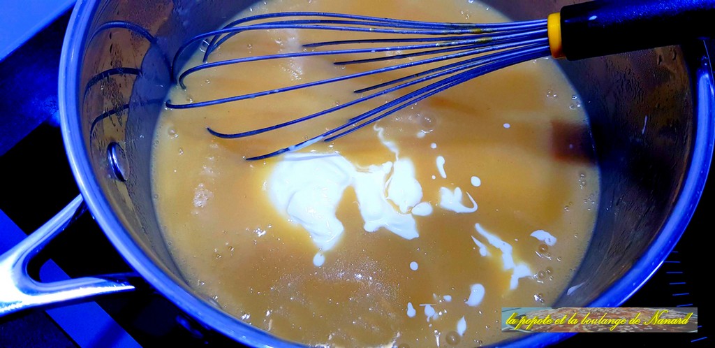 Ajouter la crème puis assaisonner puis laisser cuire 2 à 3 minutes