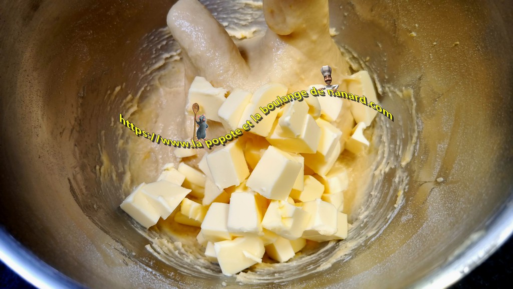 Ajouter le beurre bien mou