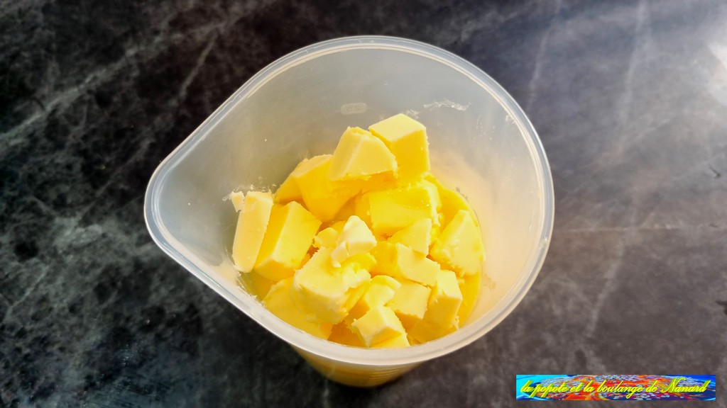 Ajouter le beurre coupé en dés