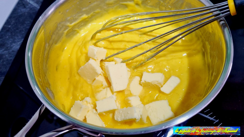 Ajouter le beurre en morceaux hors du feu
