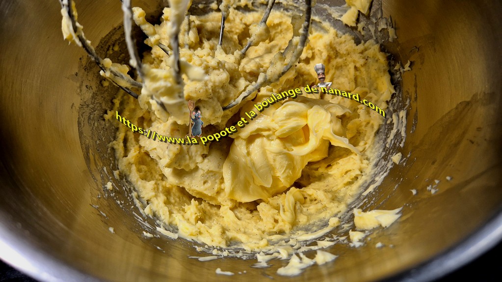 Ajouter le beurre pommade à la crème