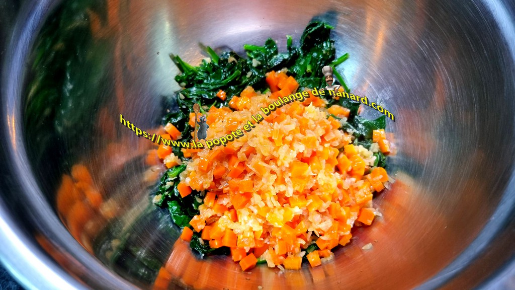 Ajouter le mélange échalotes et carotte