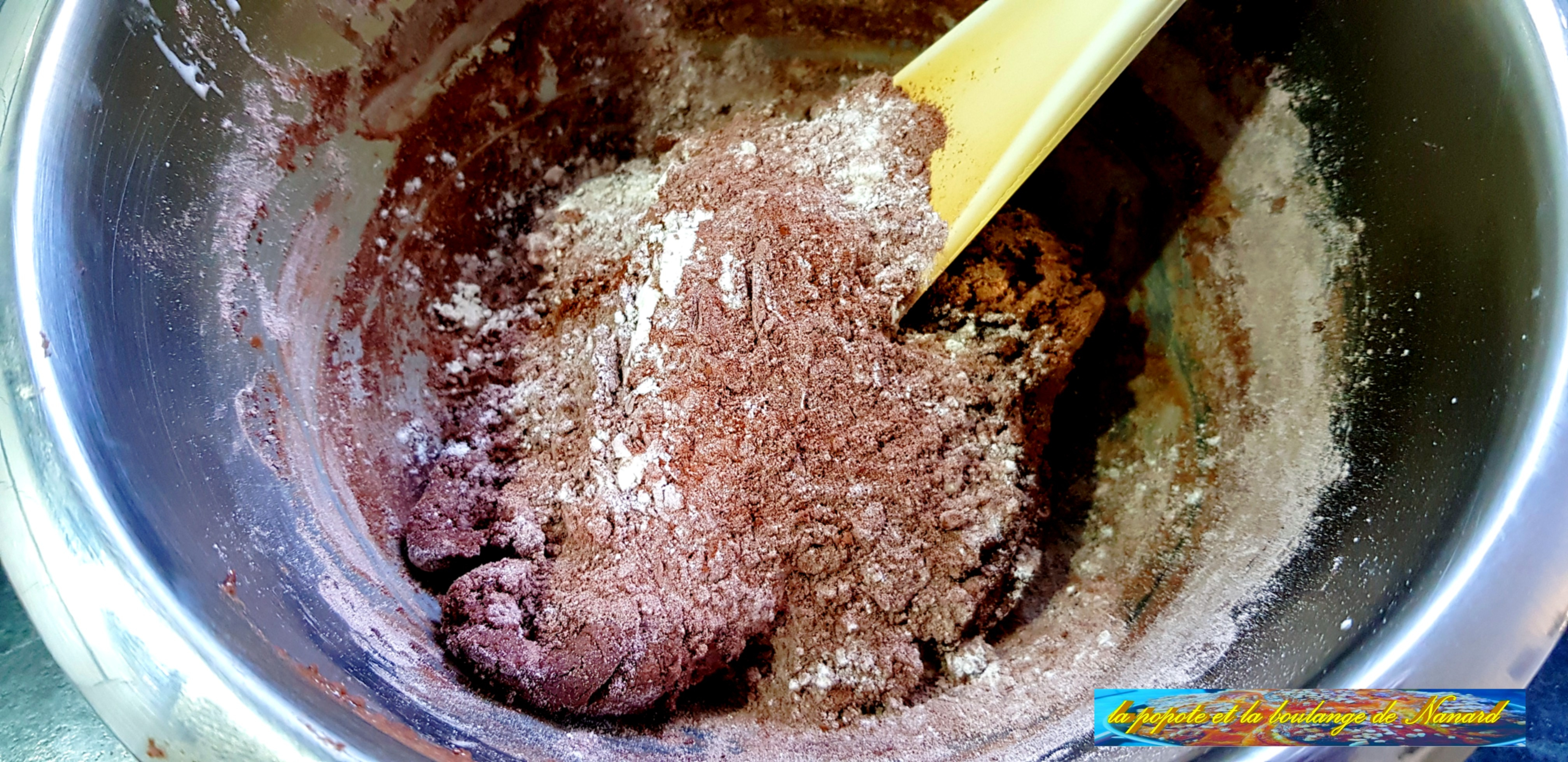 Ajouter le reste du mélange farine cacao