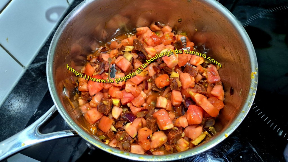 Ajouter les dés de tomates puis mélanger