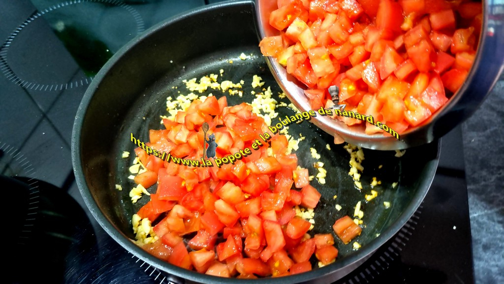 Ajouter les dés de tomates