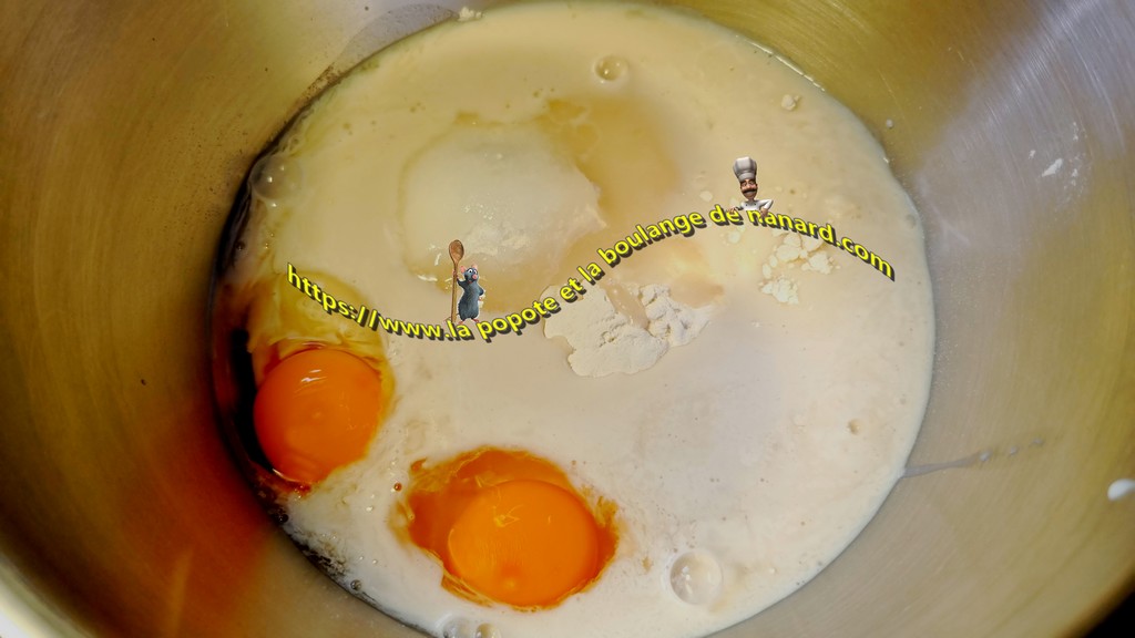 Ajouter les œufs et la levure